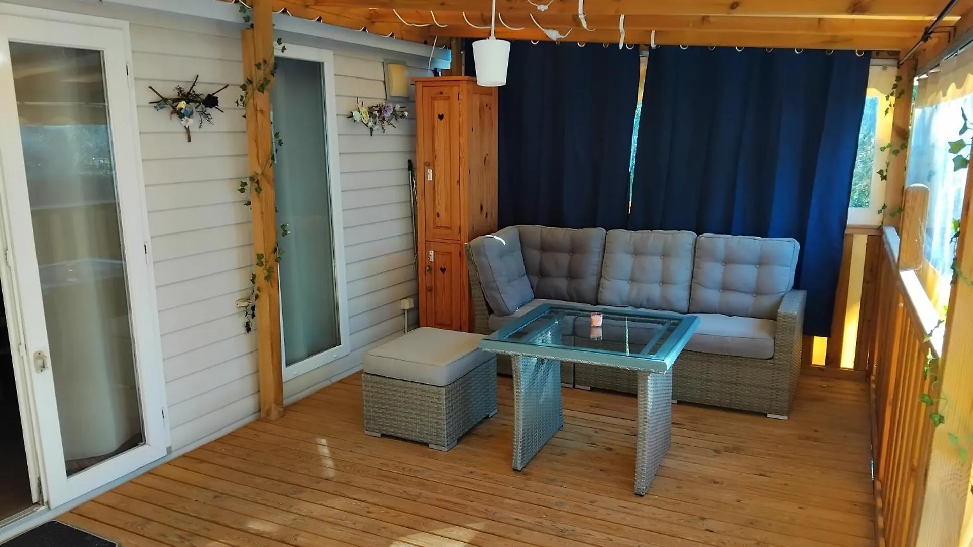 Mobil Home Piscine Promotion Juin Juillet 3 Chambres - 2 Sdb -Climatise - 300M De La Mer - Piscine - Parking - Hyeres Campsite